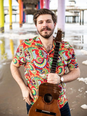 Born in Caracas, raised in Miami, Martín carries the sun in his heart.